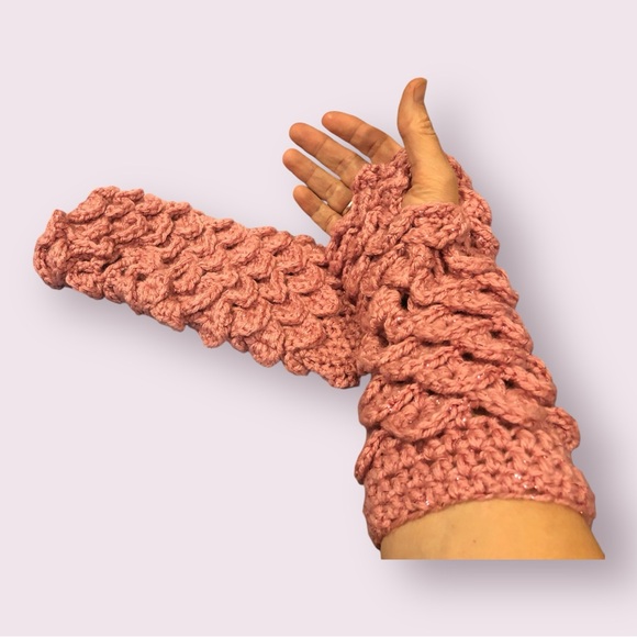 Crochet Dragon Scale Fingerless Mittens - Red Heart Metallics Rose - Picture 11 of 14